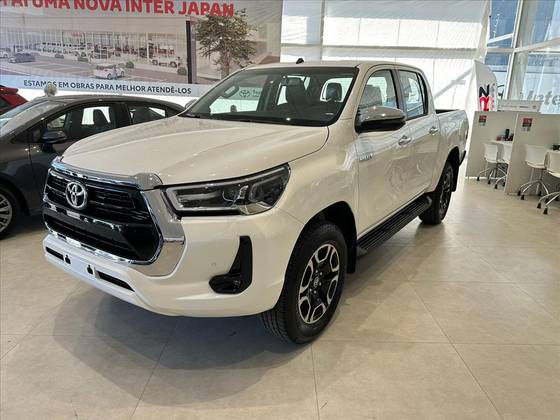 TOYOTA HILUX 2.8 D-4D TURBO DIESEL CD SRV 4X4 AUTOMÁTICO TOYOTA HILUX 2.8 D-4D TURBO DIESEL CD SRV 4X4 AUTOMÁTICO